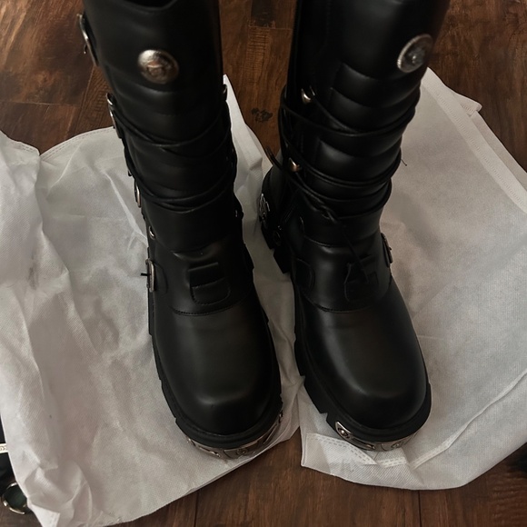 Men’s gothic style boots - Picture 2 of 7